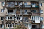 Дом на одной из улиц Лисичанска, пострадавший в результате обстрела, июль 2022 года