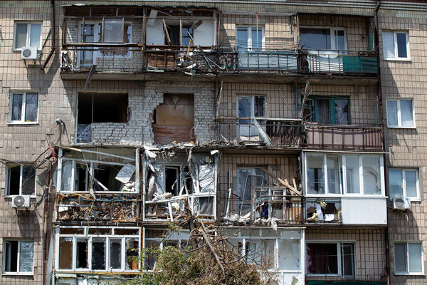 Дом на&nbsp;одной из&nbsp;улиц Лисичанска, пострадавший в&nbsp;результате обстрела, июль 2022&nbsp;года