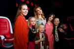 Певица МакSим с участниками музыкального телевизионного шоу «Голос.Дети», 2023 год

