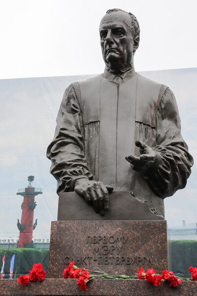 Памятник первому мэру Санкт-Петербурга Анатолию Собчаку на&nbsp;пересечении Большого проспекта и 26-й линии Васильевского острова, 2020&nbsp;год