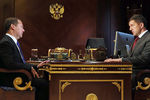 Премьер-министр России Дмитрий Медведев и президент ПАО «Ростелеком» Михаил Осеевский во время встречи в резиденции «Горки», фотография датирована 13 августа 2018 года