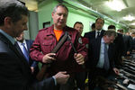 Зампред правительства России Дмитрий Рогозин во время посещения конструкторско-технологического центра ОАО «НПО «Ижмаш», 2013 год