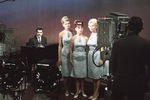 Кадр из кинофильма «Космический мост», 1965 год. Инна Макарова — крайняя справа.