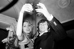 Шэрон Тейт с мужем, режиссером Романом Полански на премьере его фильма «Ребенок Розмари» в Лондоне, 1969 год