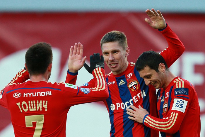 Кирилл Набабкин (в центре) поставил точку в матче ЦСКА с «Мордовией»