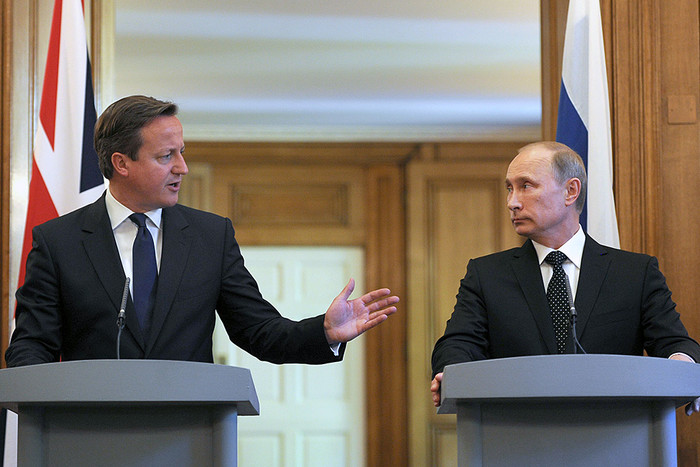 Британский премьер Дэвид Кэмерон и президент РФ Владимир Путин во время встречи в 2013 году