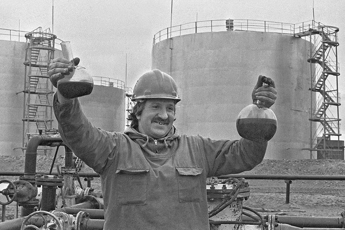 Добыча нефти на острове Колгуев в Баренцевом море. Фото: Семен Майстерман/ТАСС