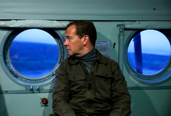 Премьер-министр РФ Дмитрий Медведев во время посещения острова Итуруп на&nbsp;Курилах