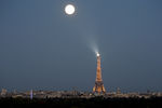 Полное лунное затмение в Париже