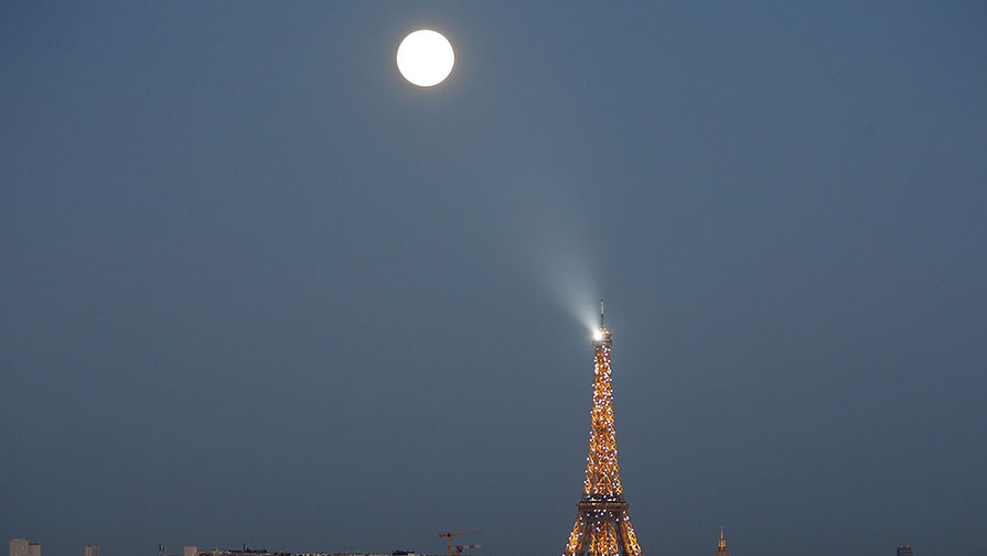 Полное лунное затмение в&nbsp;Париже