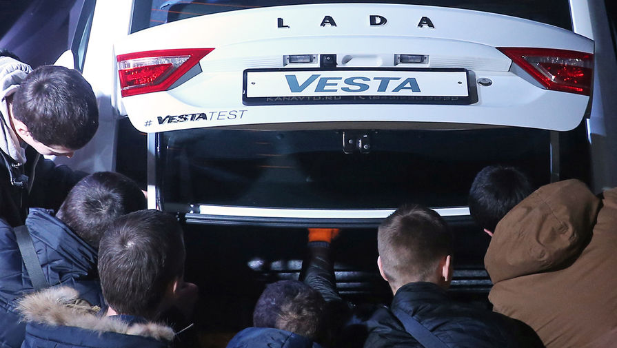 На&nbsp;церемонии старта продаж нового отечественного седана Lada Vesta в&nbsp;автосалоне &laquo;Кан авто&raquo; в&nbsp;Казани