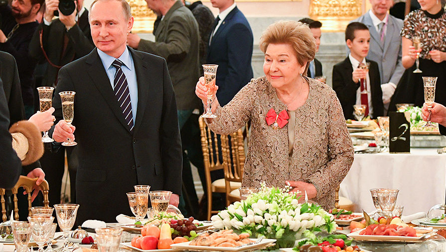 Владимир Путин и Наина Ельцина на&nbsp;торжественном приеме в&nbsp;Александровском зале Большого Кремлевского дворца