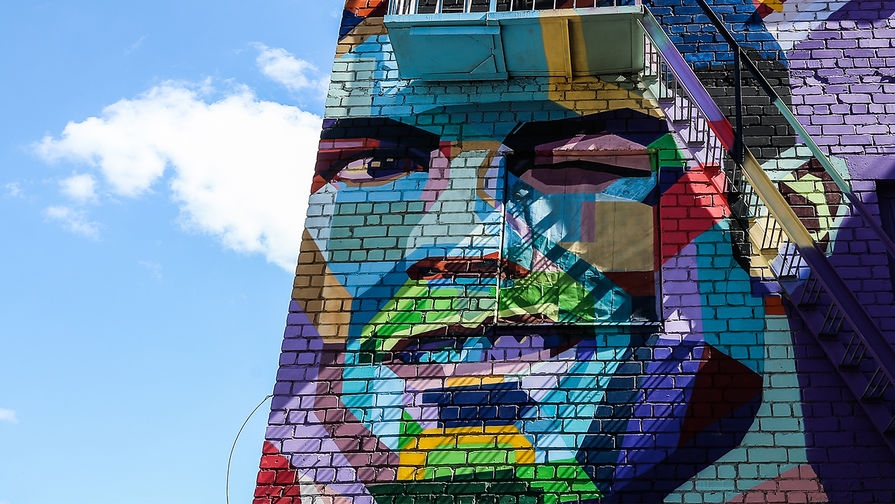 Граффити с изображением португальского футболиста Криштиану Роналду в Казани, 2018 год