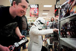 Поклонники «Звездных войн» скупают новую серию игрушек в магазине Сиднея