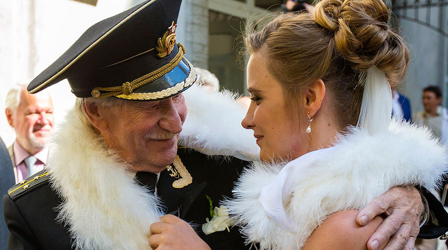 Иван Краско и Наталья Шевель после церемонии бракосочетания в&nbsp;Адмиралтейском ЗАГСе