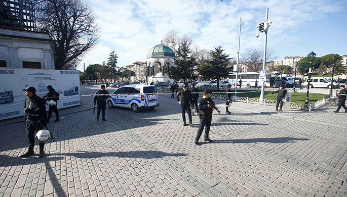 Полиция на месте взрыва в центре Стамбула