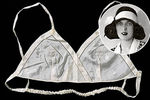 Первый прообраз современного бюстгальтера, сшитый американкой Мэри Фелпс Джейкоб из двух носовых платков и шнурка