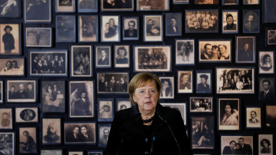 Канцлер ФРГ Ангела Меркель во время посещения бывшего концентрационного лагеря Аушвиц-Биркенау, 6 декабря 2019 года