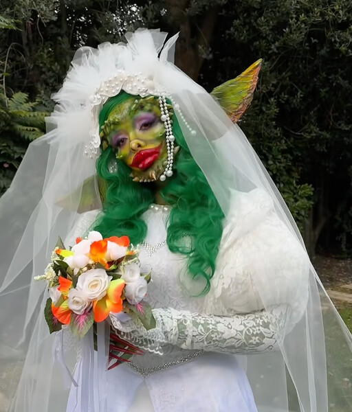 Певица Джейд Феруол в&nbsp;образе гремлина