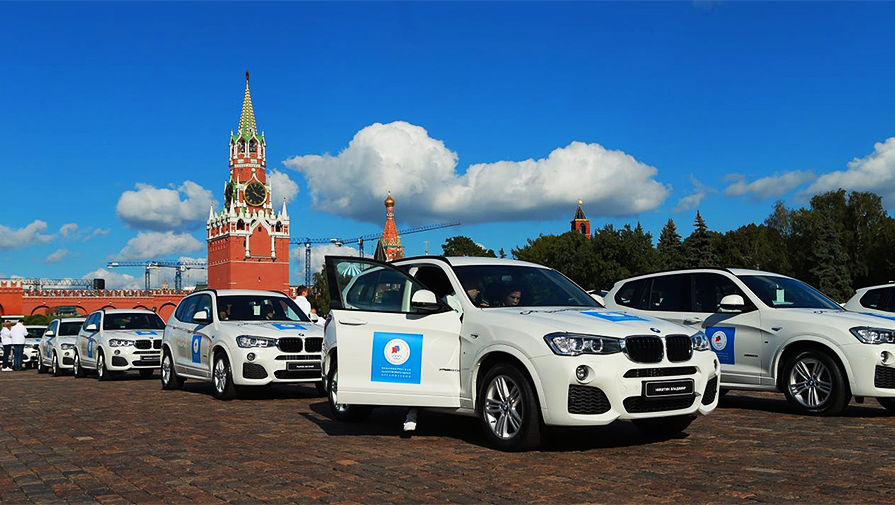 Автомобили BMW для&nbsp;олимпийцев на&nbsp;Красной площади