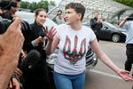 Надежда Савченко после прибытия в киевский аэропорт Борисполь из России, май 2016 года