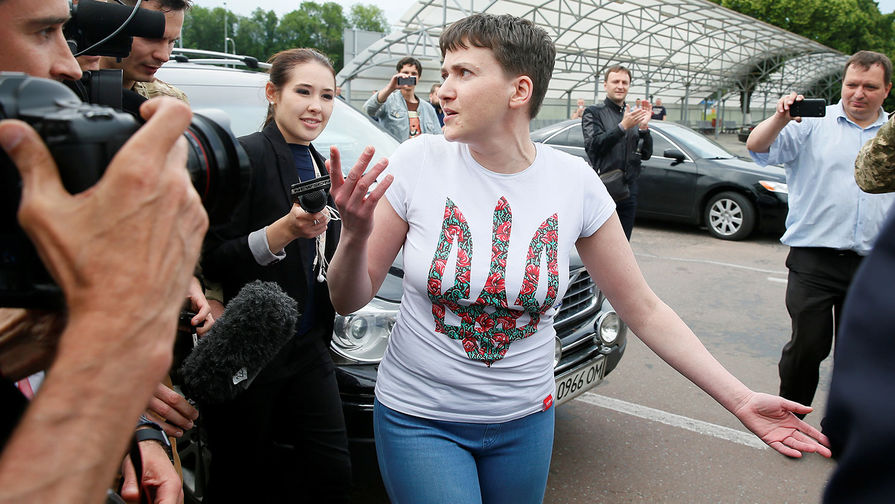 Надежда Савченко после прибытия в&nbsp;киевский аэропорт Борисполь из&nbsp;России, май 2016&nbsp;года