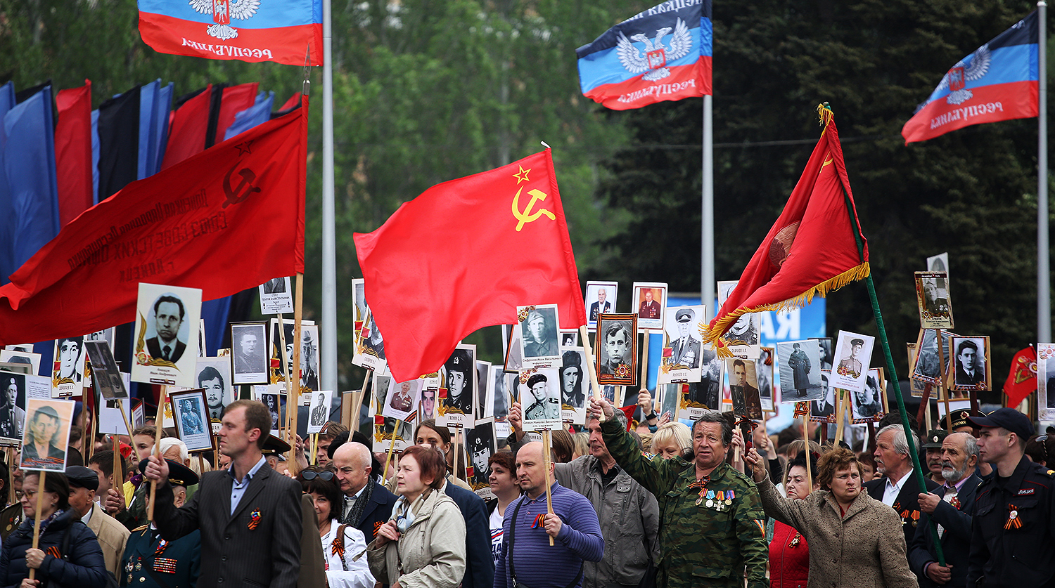 Во время шествия по случаю 72-й годовщины Победы в Великой Отечественной войне в центре Донецка