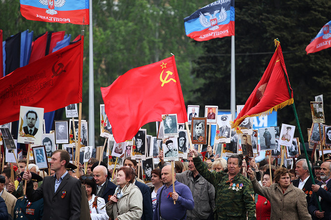 Во время шествия по случаю 72-й годовщины Победы в Великой Отечественной войне в центре Донецка