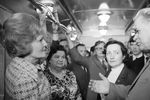 Супруга президента США Патриция Никсон в вагоне поезда Московского метрополитена, 23 мая 1972 года