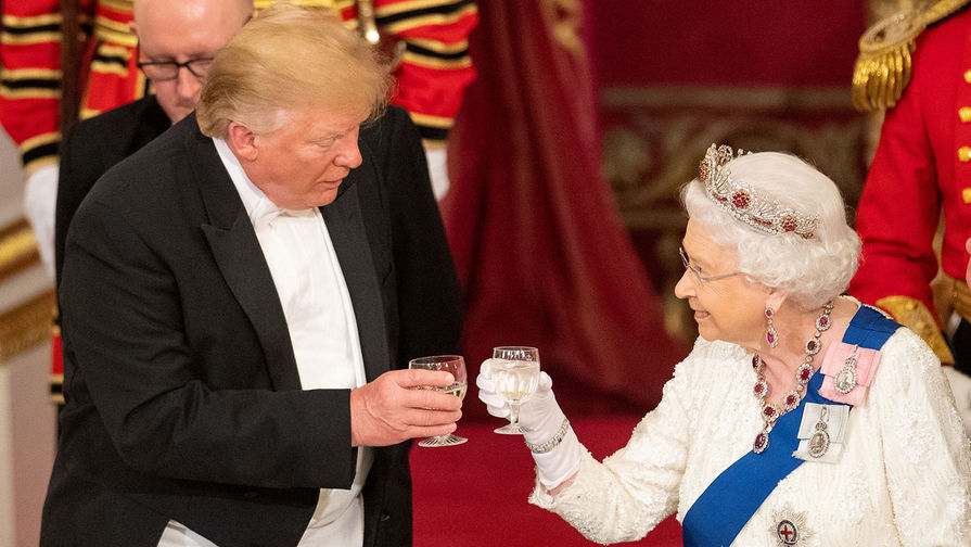 Президент США Дональд Трамп и королева Елизавета II на&nbsp;королевском ужине в&nbsp;Букингемском дворце, 3 июня 2019 года 