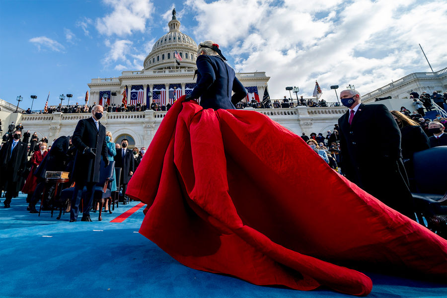Леди Гага после исполнения государственного гимна США во время 59-й инаугурации президента США Джо Байдена в&nbsp;Капитолии в&nbsp;Вашингтоне, 20&nbsp;января 2021&nbsp;года 