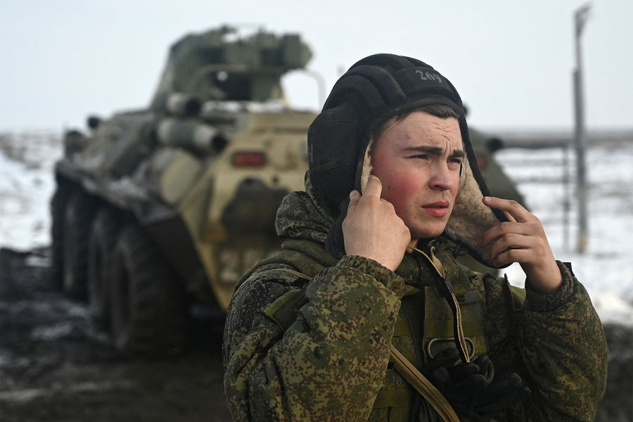 Российский военнослужащий на учениях в Ростовской области, 2022 год