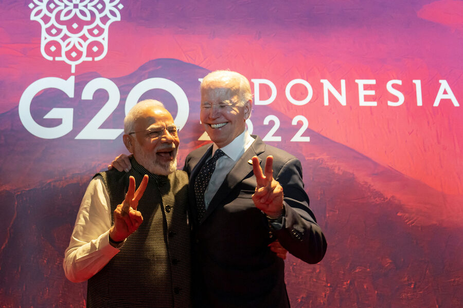 Премьер-министр Индии Нарендра Моди и президент США Джо Байден во время саммита лидеров G20 на&nbsp;Бали, Индонезия, 15&nbsp;ноября 2022&nbsp;года
