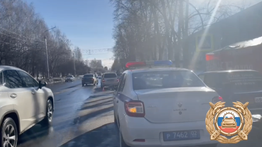 В Башкирии водитель Lada сбил на переходе двух детей, которые ушли вперед от матери