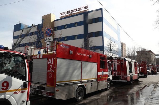 Ситуация на месте пожара в торговом центре «Персей для детей» на Малой Семеновской улице в Москве, 4 апреля 2018 года