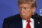 Президент США Дональд Трамп во время совместной с президентом РФ Владимиром Путиным пресс-конференции по итогам переговоров на военной базе Эльмендорф - Ричардсон на Аляске, 16 августа 2025 года