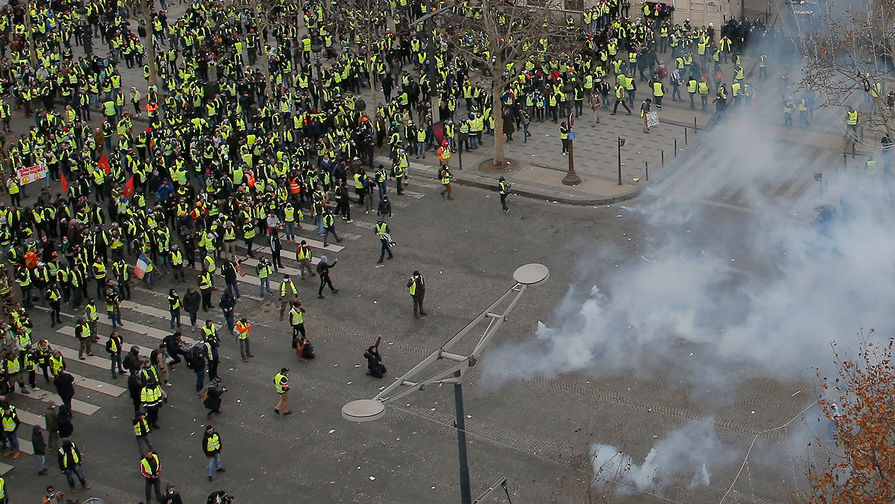 Протесты «желтых жилетов» против повышения цен на топливо, Париж, Франция, 8 декабря 2018 года