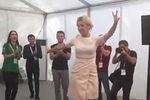 Официальный представитель МИД России Мария Захарова танцует лизгинку на молодежном форуме «Машук-2019» в в Пятигорске, 22 августа 2019 года