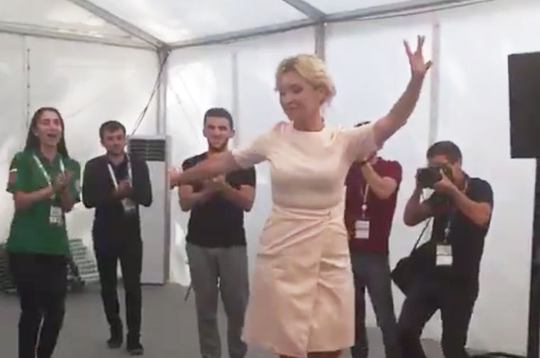 Официальный представитель МИД России Мария Захарова танцует лизгинку на&nbsp;молодежном форуме «Машук-2019» в&nbsp;в Пятигорске, 22 августа 2019 года