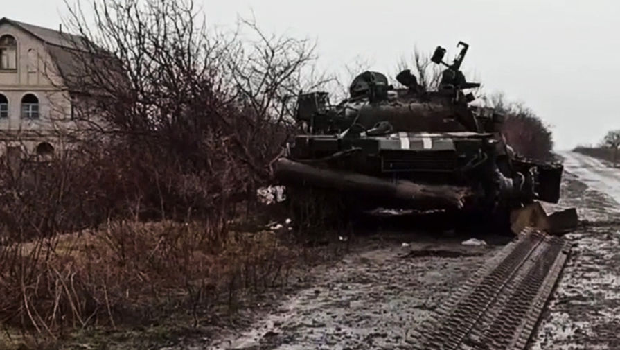 РВ показала кадры уничтоженного российской армией танка ВСУ под Кременной
