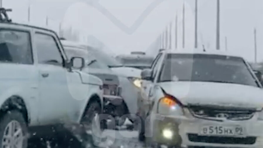 В Карачаево-Черкесии молодые люди разбились на машине во время прямой трансляции
