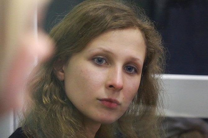 Суд снял взыскания с заключенной активистки Pussy Riot Марии Алехиной