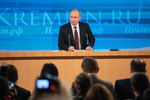 Владимир Путин во время пресс-конференции в ЦМТ