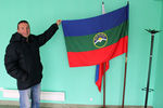 Старший научный сотрудник ГАИШ МГУ Сергей Потанин с флагом Карачаево-Черкесии