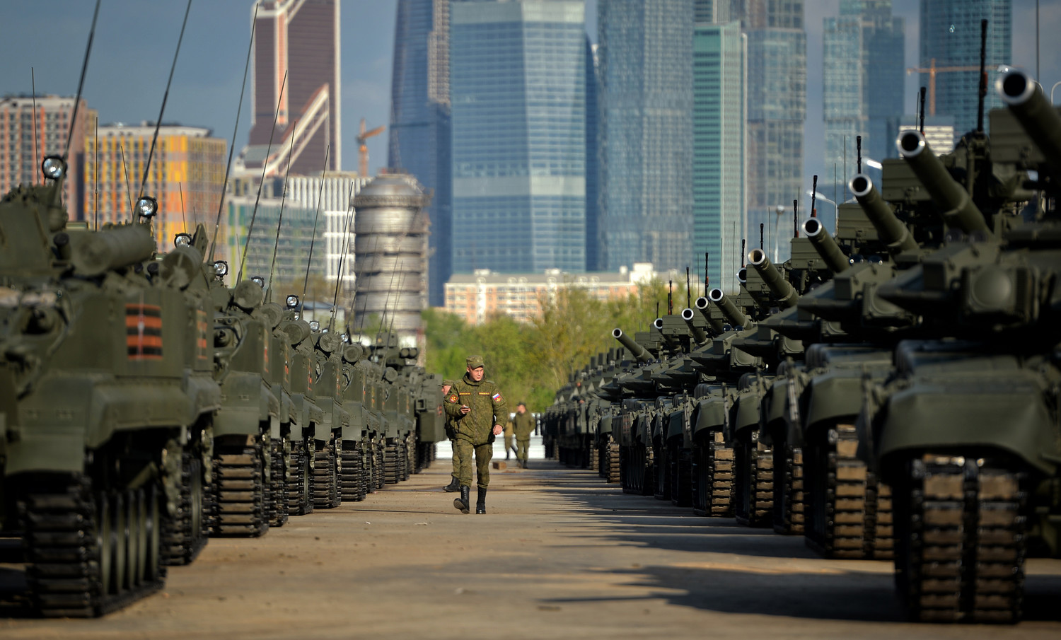Американцы ждут Парад Победы в Москве, чтобы посмотреть на российское вооружение