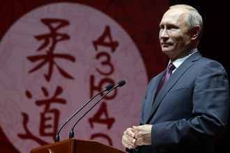 Президент России Владимир Путин во время посещения соревнований Международного турнира по дзюдо имени Дзигоро Кано во Владивостоке, 7 сентября 2017 года