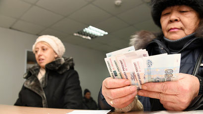 Сколько пенисии получаеть работаюшие пенсионеры в московском областей
