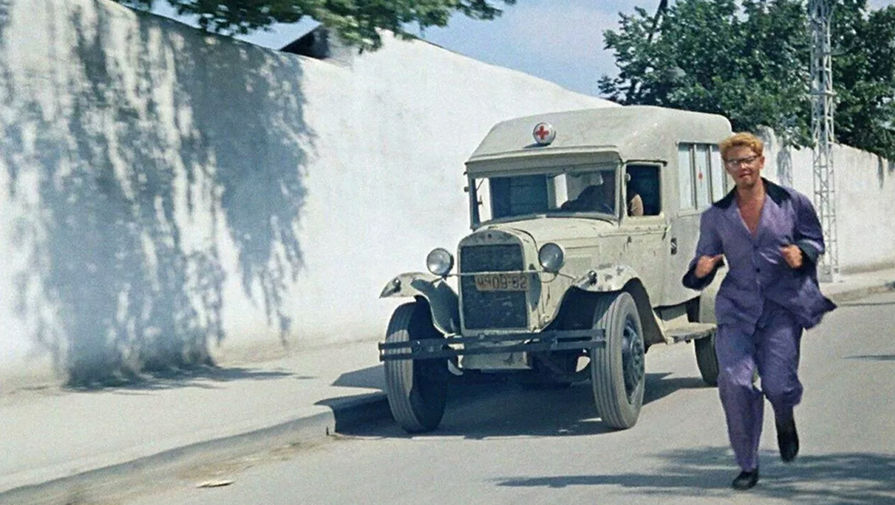 В Крыму снесли забор из Кавказской пленницы