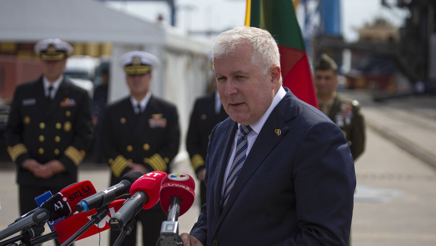 Министра обороны Литвы допросили на предмет коррупции