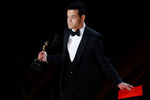 Актер Рами Малек с наградой в категории «Лучший актер первого плана» во время церемонии вручения кинопремии «Оскар» в Лос-Анджелесе, 24 февраля 2019 года 